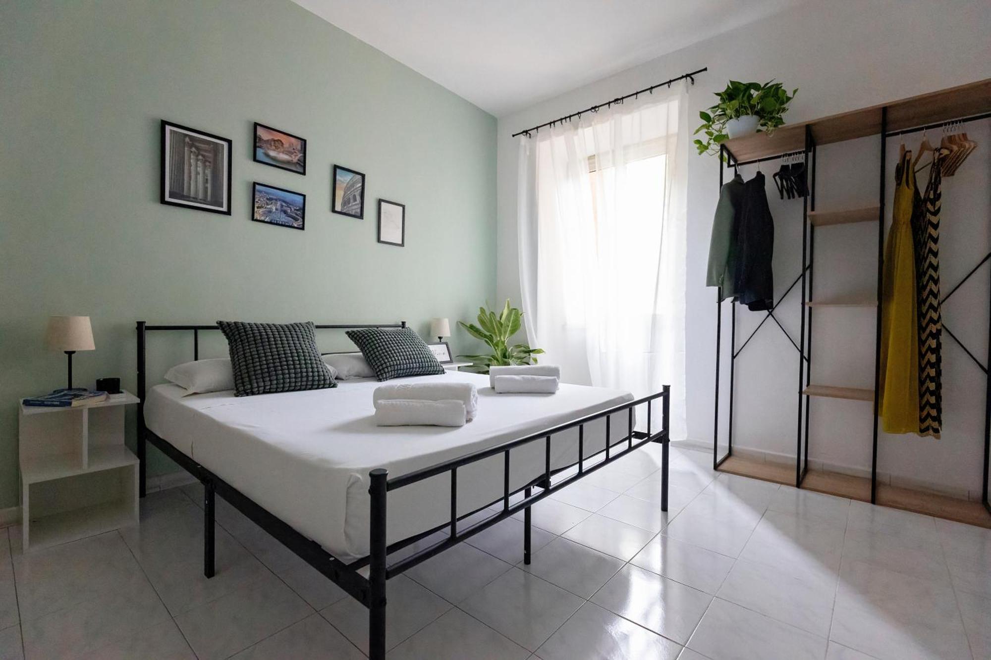 4 Stops To Colosseo - San Paolo House Rome